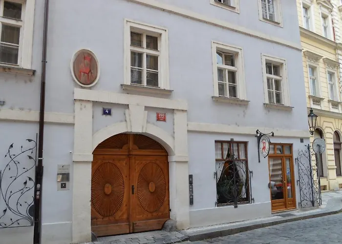 U Cervene Zidle - Red Chair Hotel Prag